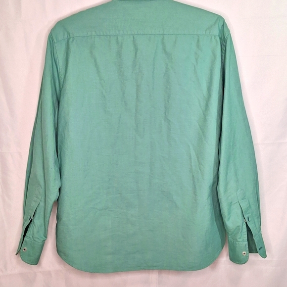 Untuckit LS Button Down size XL - Picture 2 of 12